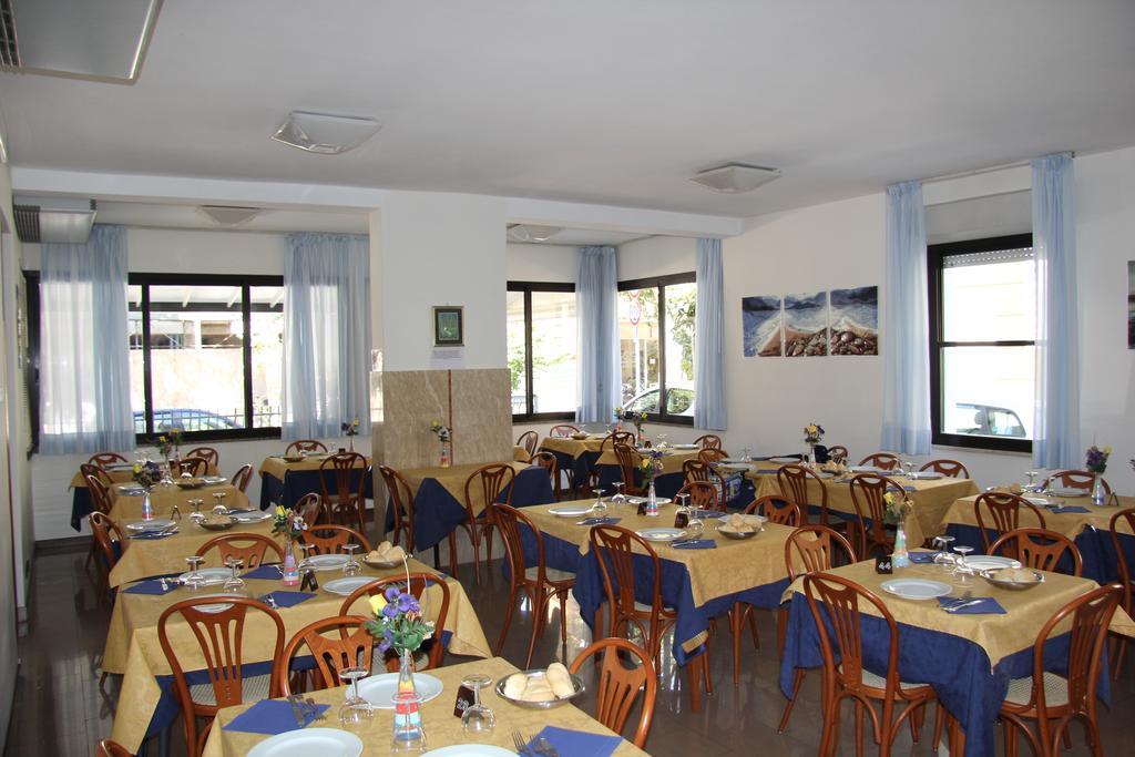 Hotel Vela Azzurra Rimini Exterior photo